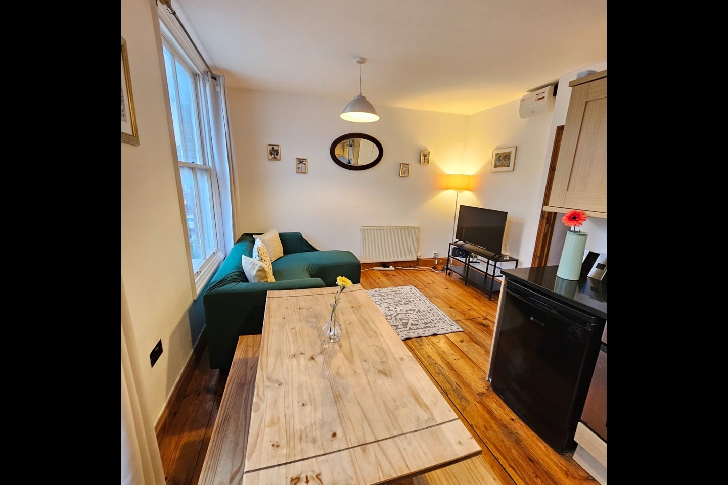 Flat Davenant Road in Greater London