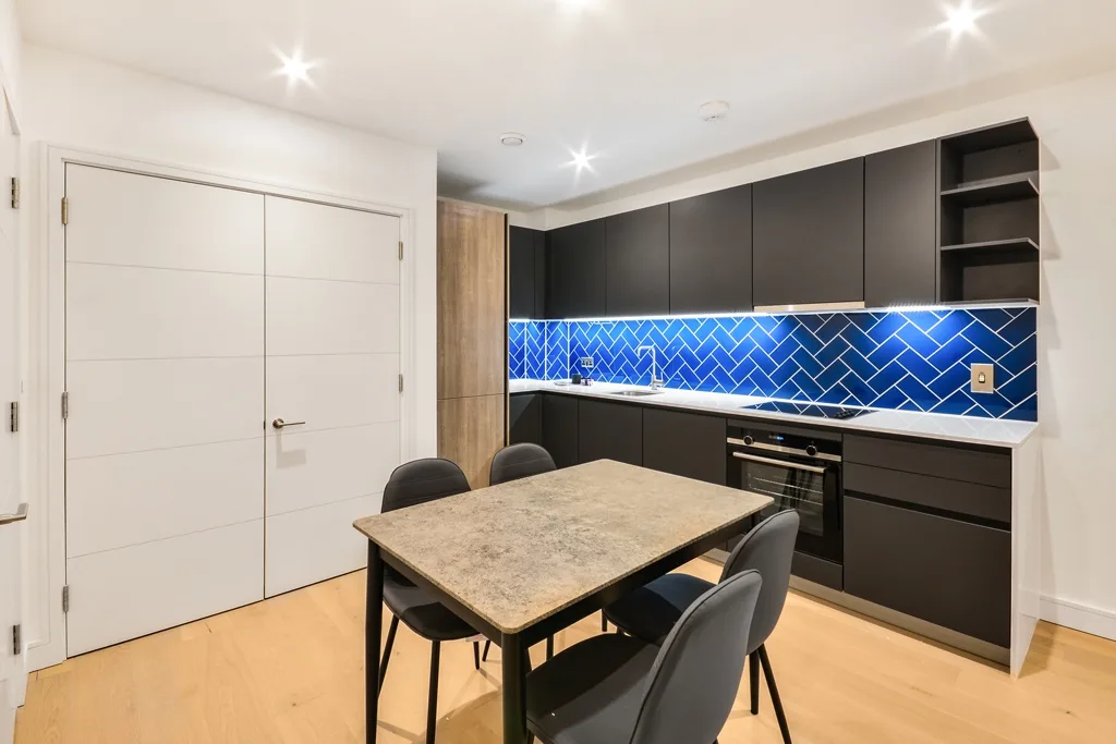Flat Cremer Street in Greater London