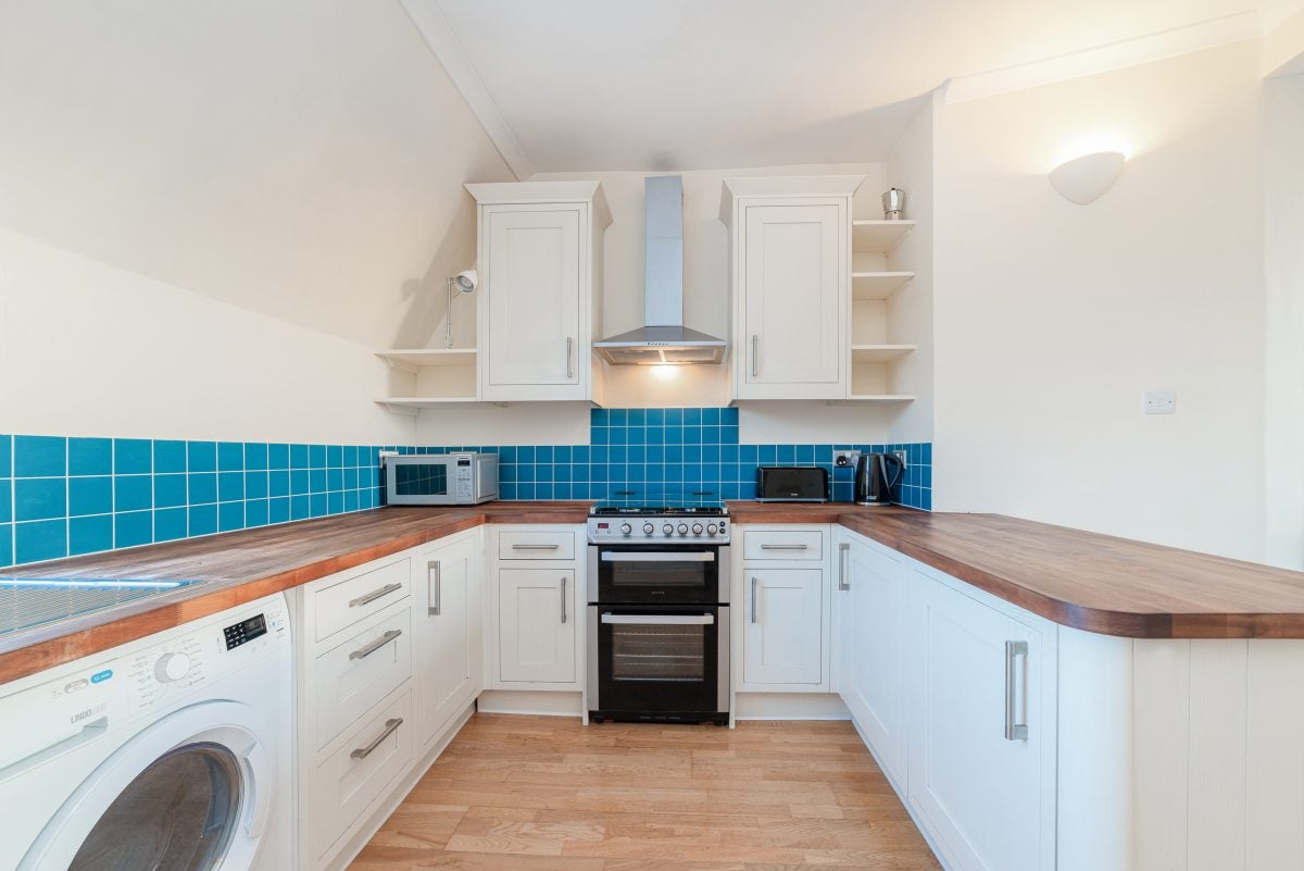 Flat Holmdale Road in Greater London