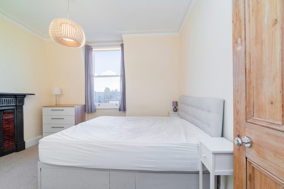 Flat Holmdale Road in Greater London