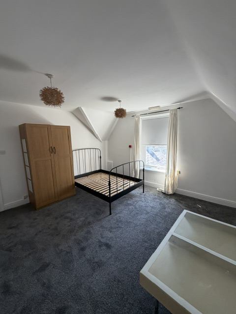 Room Cowbridge Road East in Cardiff