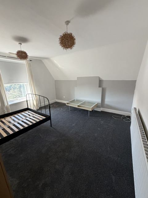 Room Cowbridge Road East in Cardiff