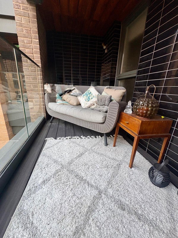 Flat Fennings Road in Greater London