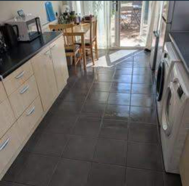 Room Ellys Road in Coventry