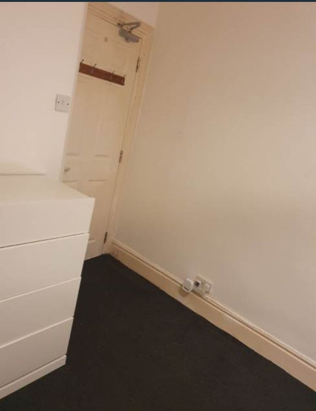 Room Ellys Road in Coventry
