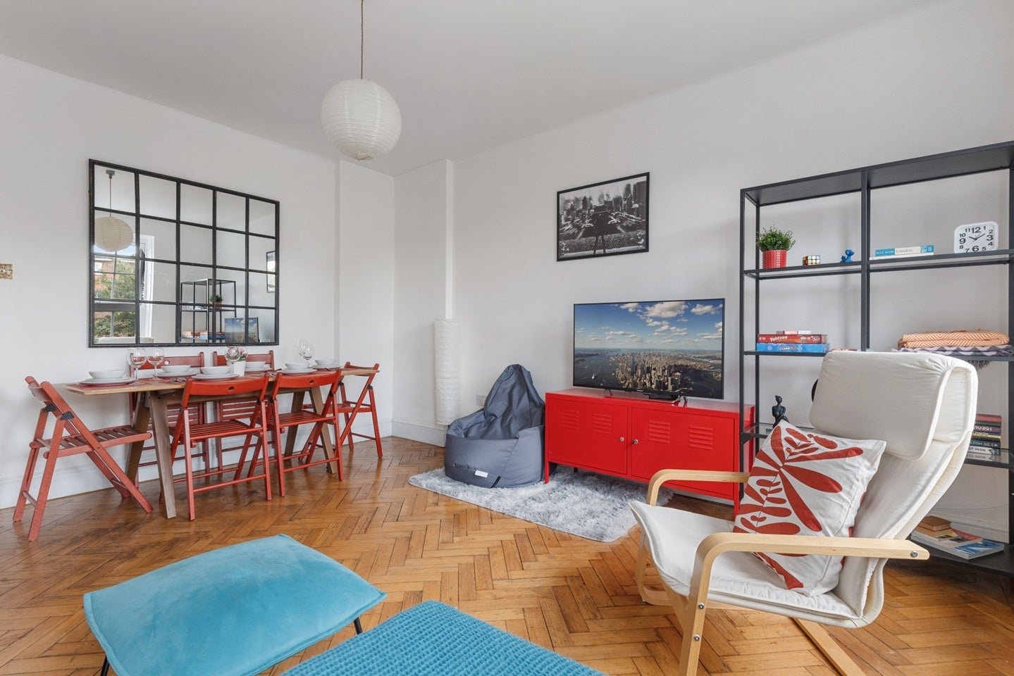 Flat Adelina Grove in Greater London