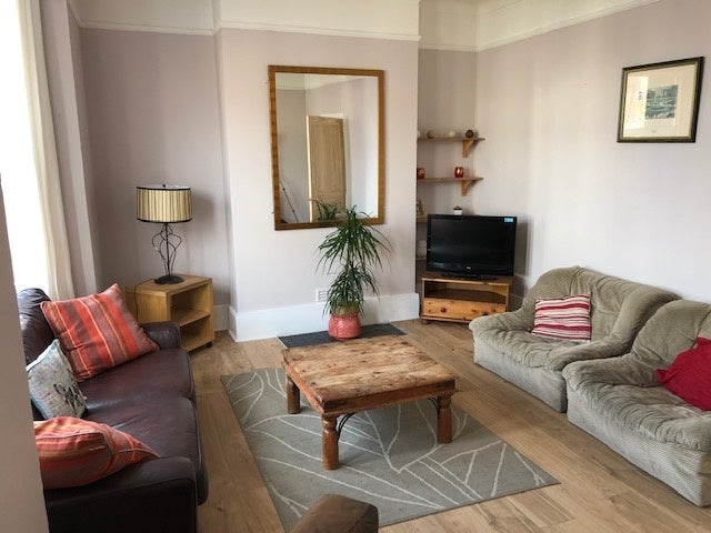 Flat Mitcham Road in Greater London