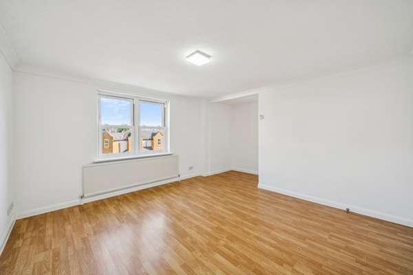 Flat Amyand Park Road in Greater London