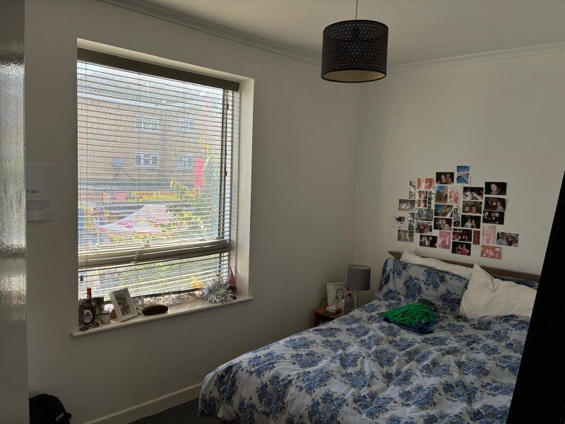 Room Brandon Street in Greater London