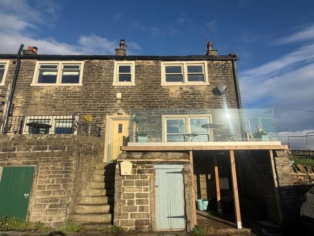 House Alderscholes Lane in Bradford