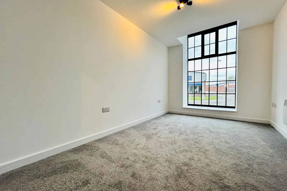Flat Huxley Close in Derby