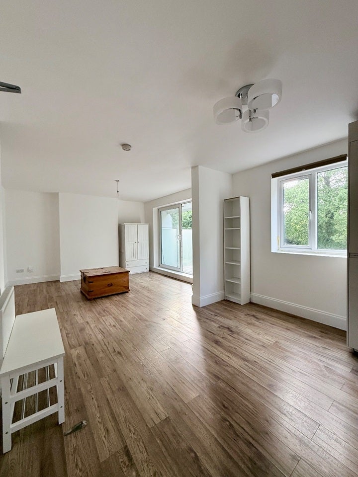 Flat Roehampton Vale in Greater London