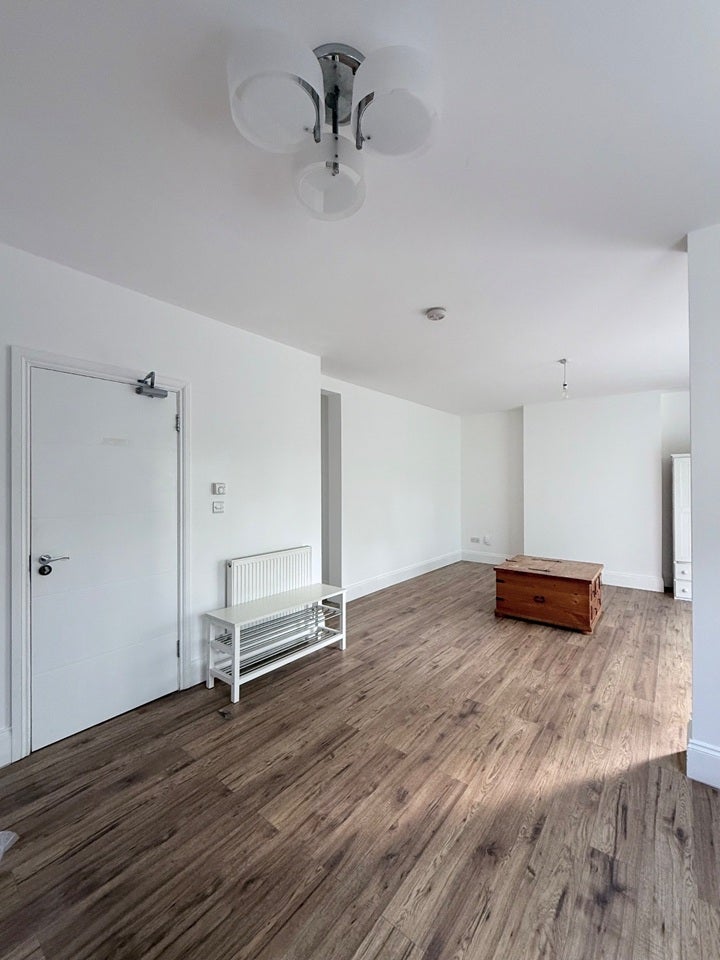 Flat Roehampton Vale in Greater London