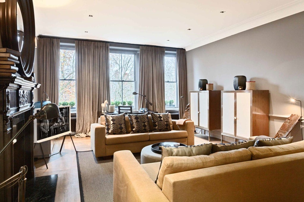 Flat Cadogan Square in Greater London