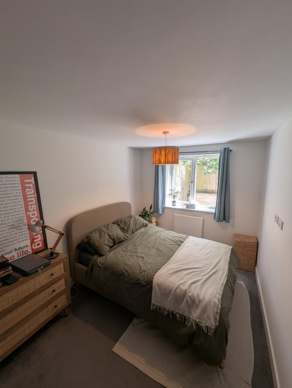 Room Cotswold Road North in Bristol