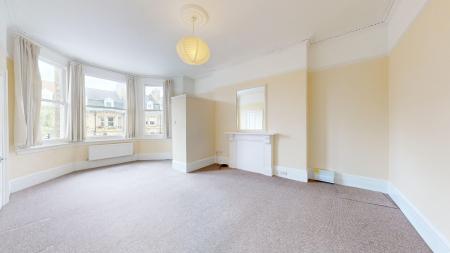 Flat First Avenue in Hove