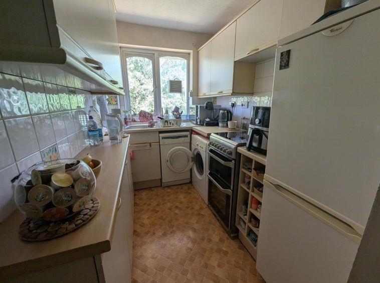 Flat Vicarage Close in Greater London