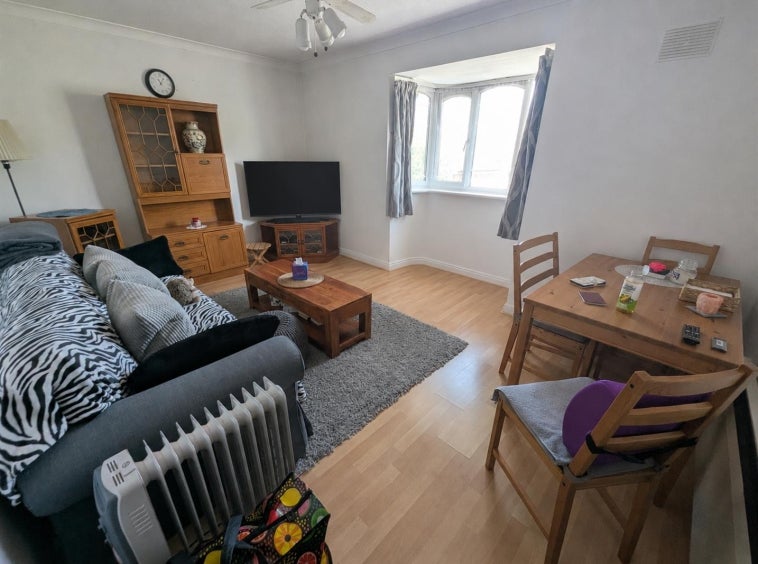 Flat Vicarage Close in Greater London