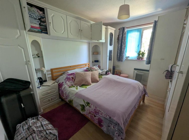 Flat Vicarage Close in Greater London