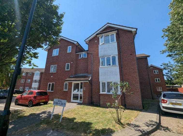 Flat Vicarage Close in Greater London