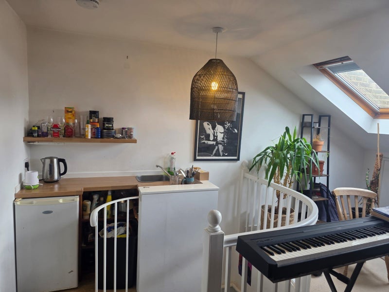Room Branksome Road in Greater London