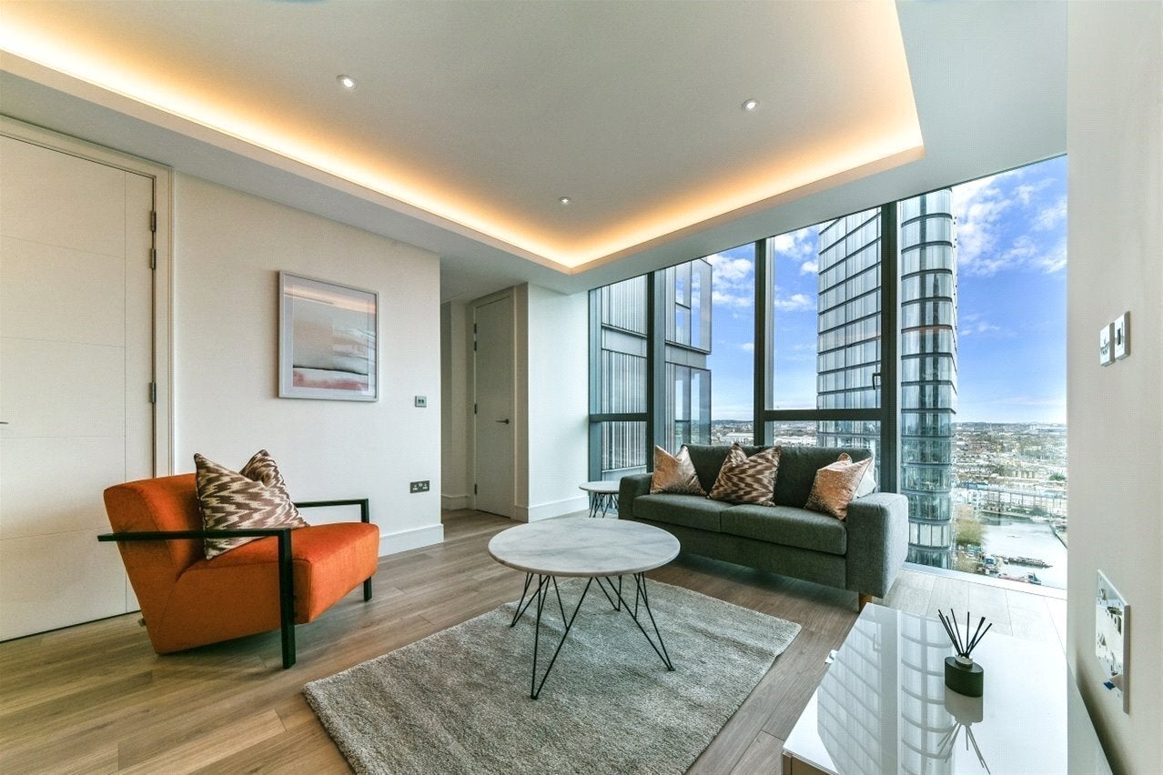 Flat Dingley Road in Greater London