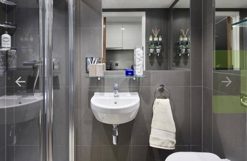 Room America Square in City of London