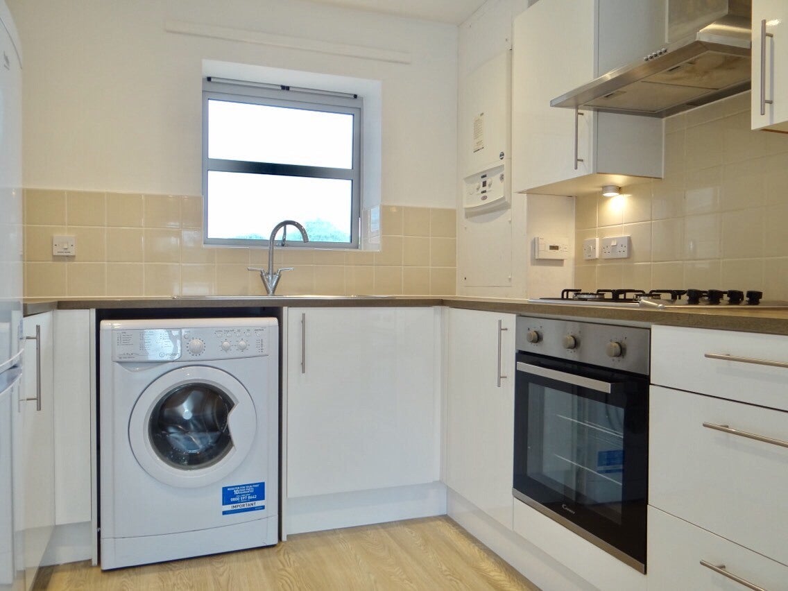 Flat Fratton Road in Portsmouth