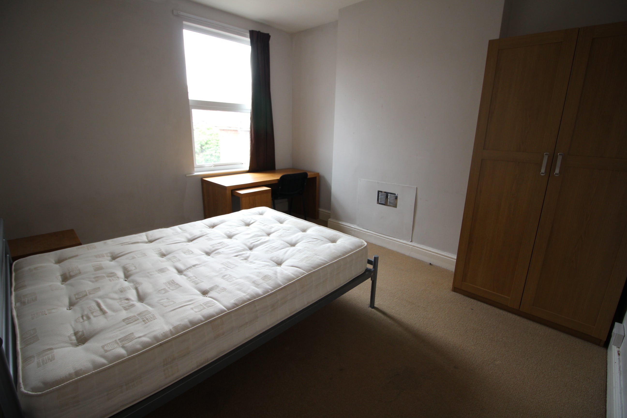 Room Claremont Road in Royal Leamington Spa