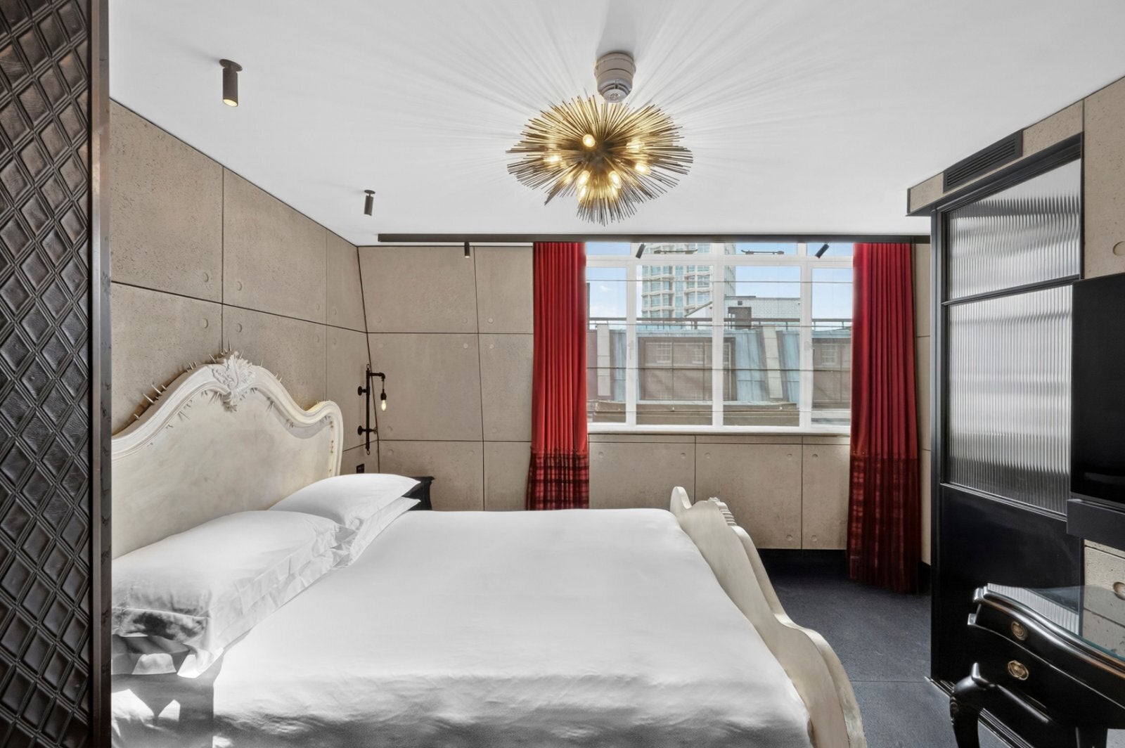 Flat Denmark Street in Greater London