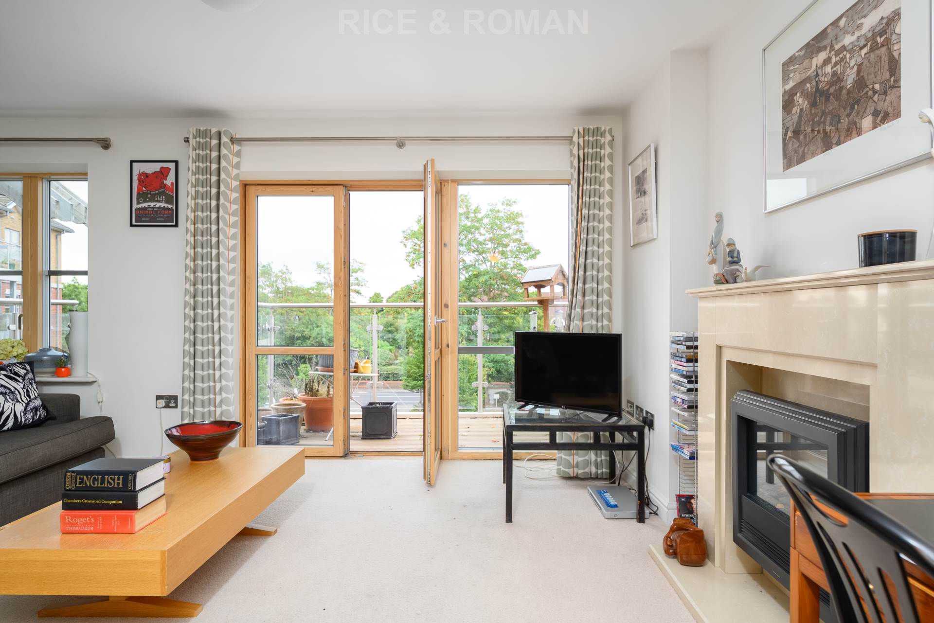Flat Oatlands Drive in Elmbridge
