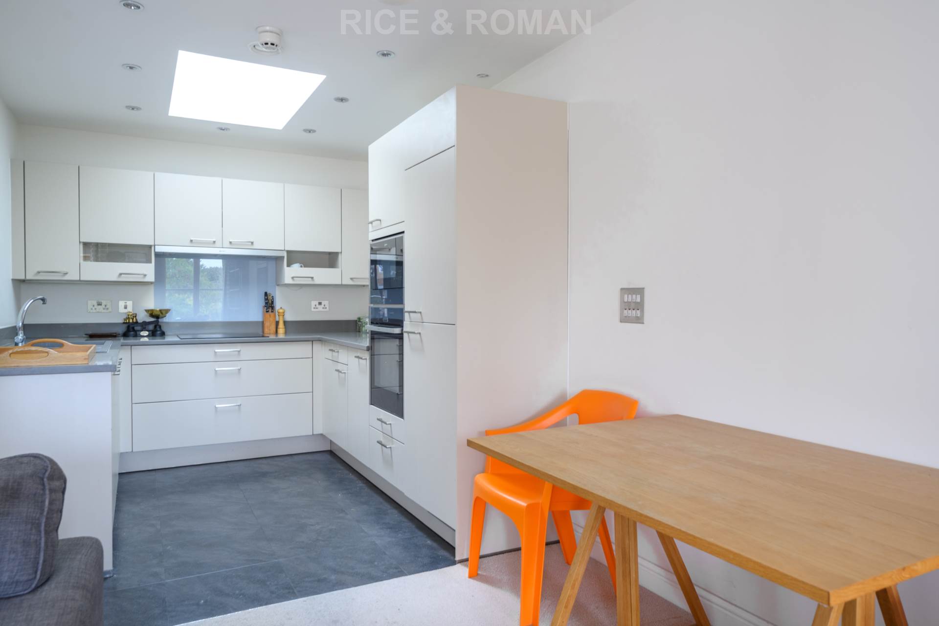 Flat Oatlands Drive in Elmbridge