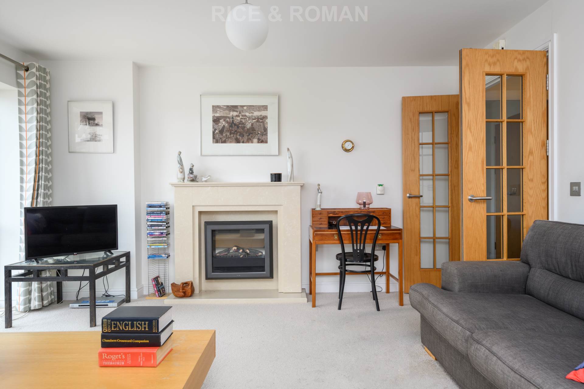 Flat Oatlands Drive in Elmbridge