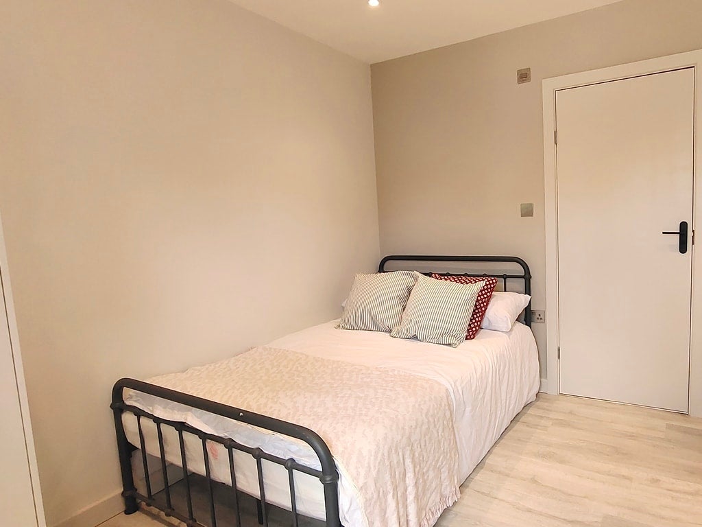 Room Addison Gardens in Greater London