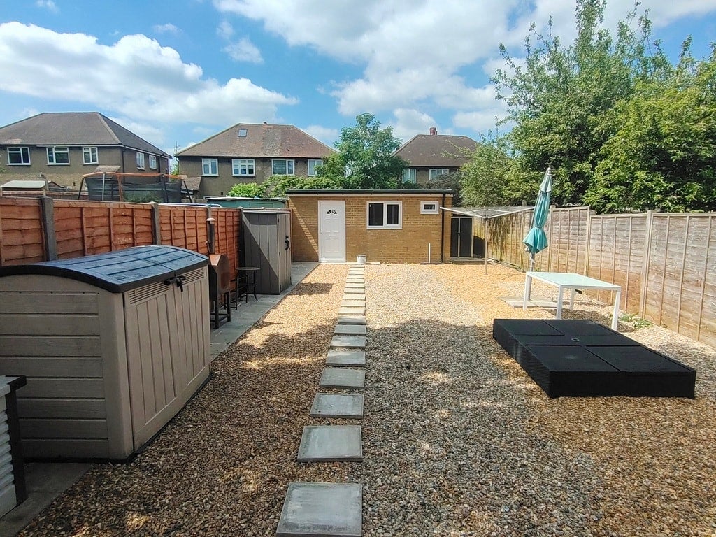Room Addison Gardens in Greater London