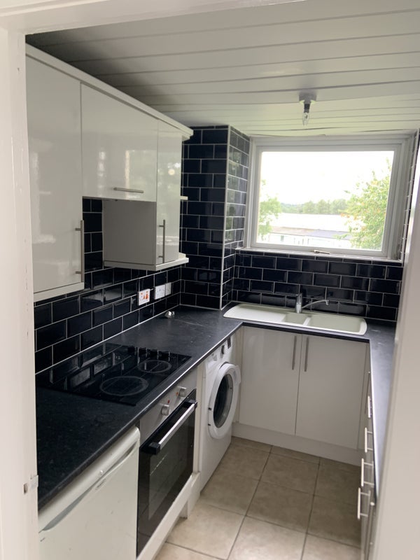 Room Leeward Circle in East Kilbride