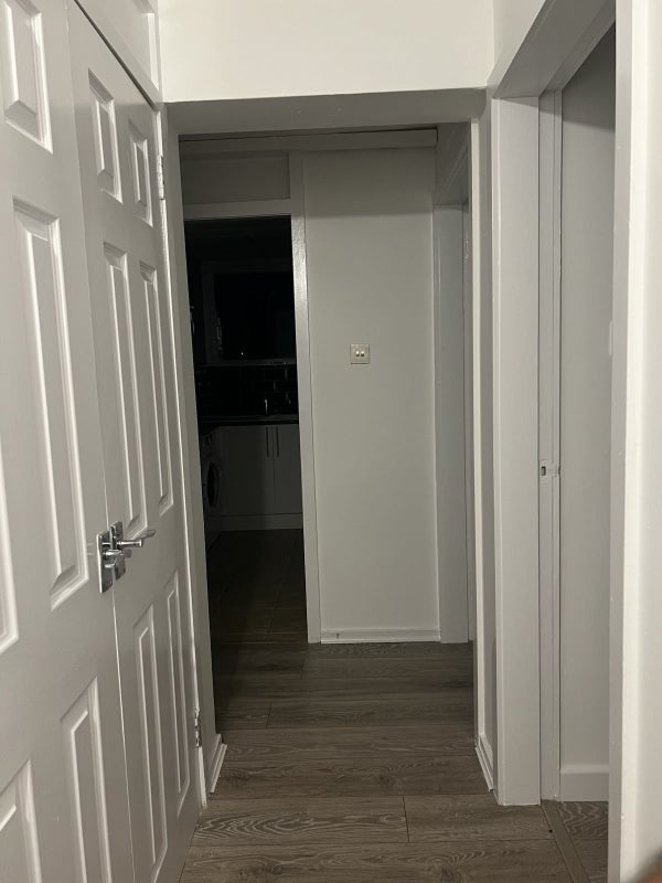 Room Leeward Circle in East Kilbride
