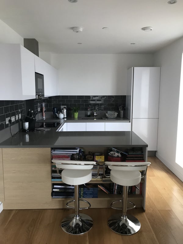 Room Chandlers Avenue in Greater London