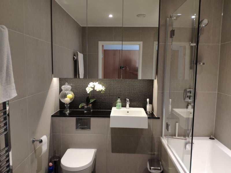 Room Chandlers Avenue in Greater London