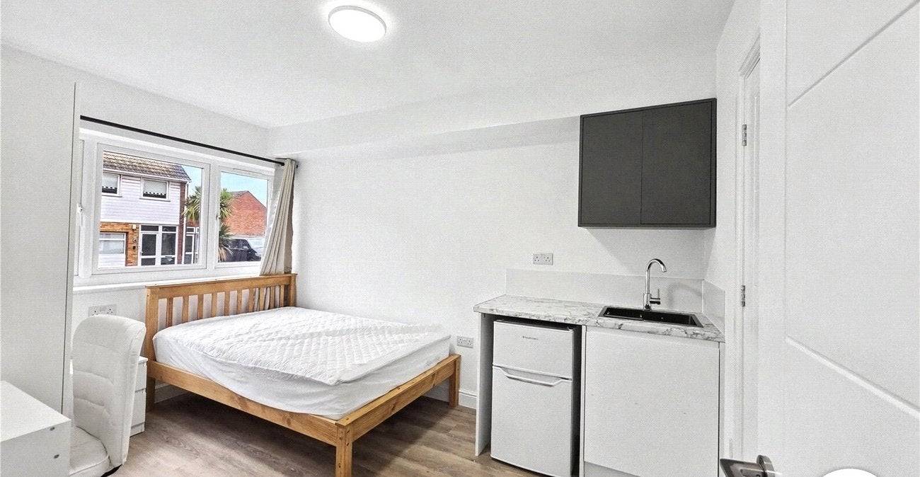 Room Waid Close in Dartford