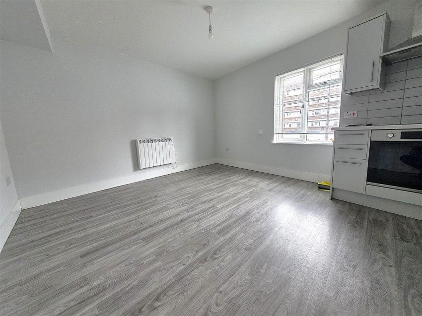 Flat Herbert Road in Greater London