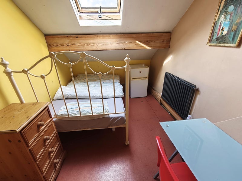 Room Waterloo Road in Stoke-on-Trent