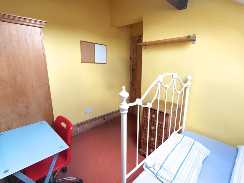 Room Waterloo Road in Stoke-on-Trent
