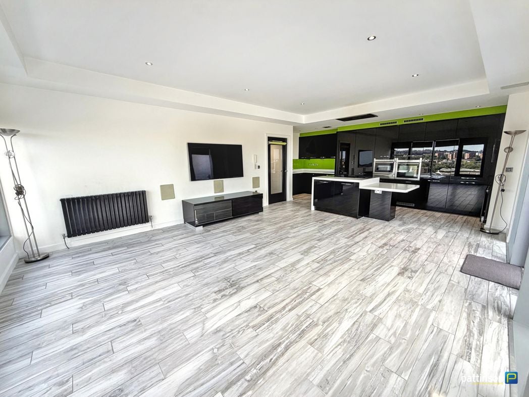 Flat Waterloo Square in Newcastle upon Tyne
