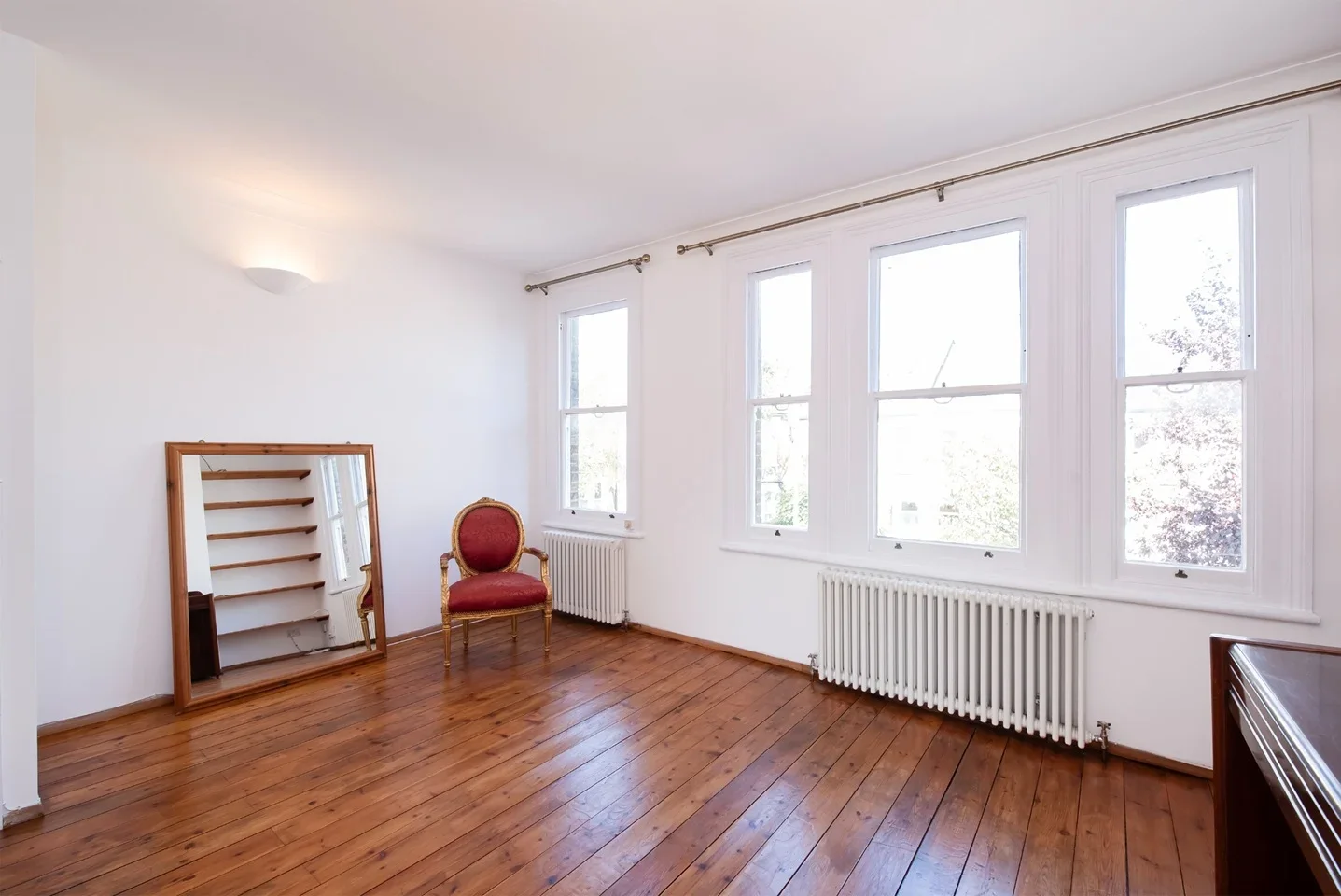 Flat Torbay Road in Greater London