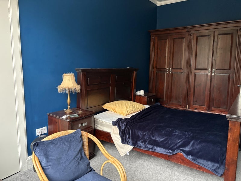 Room Cumming Drive in Glasgow