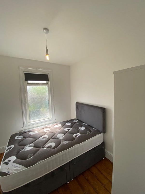 Room Avonvale Road in Bristol
