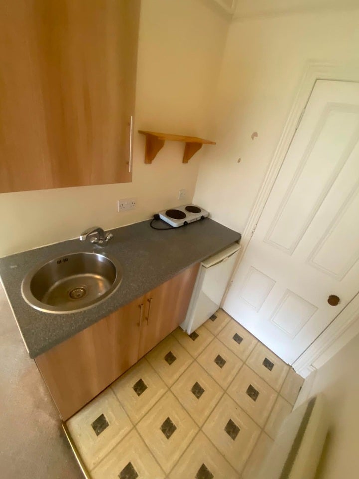 Flat Carnarvon Road in Bristol