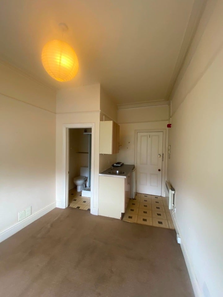 Flat Carnarvon Road in Bristol