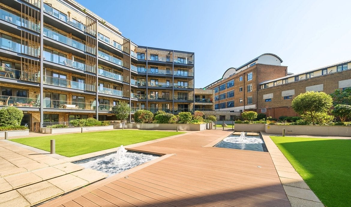 Flat Grange Walk in Greater London